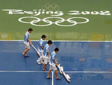 Διεκόπη και πάλι το πρόγραμμα του τέννις λόγω καταιγίδας