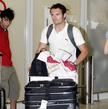 Έφοδος στο Φουκούι από τους «ιπτάμενους γιατρούς», στην Αθήνα ο Γκούσης