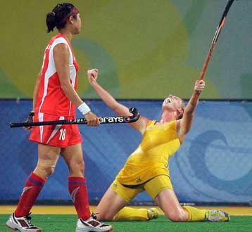 Σπουδαία νίκη της Γερμανίας, άντεξε στο θρίλερ και στη βροχή η Αυστραλία