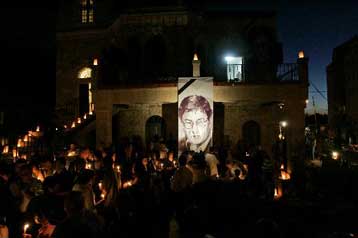 «Έφυγε» σε ηλικία 67 ετών ο Παλαιστίνιος ποιητής Μαχμούντ Νταρβίς