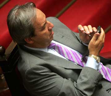 Εξάντληση των αναπτυξιακών αποθεμάτων της οικονομίας καταγγέλει η Αντιπολίτευση