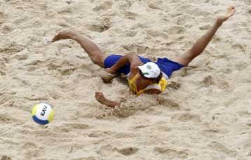 Η τελευταία αγωνιστική θα κρίνει την πρόκριση σε 3 ομίλους του ανδρικού μπιτς βόλεϊ