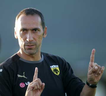 Με στιλ… Μπόλτον προετοιμάζει ο Δώνης την ΑΕΚ για Ομόνοια