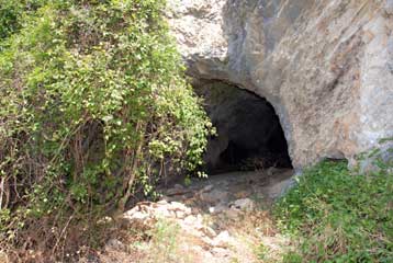 Τουριστικό αξιοθέατο το στρατιωτικό καταφύγιο του Νίκου Ζαχαριάδη