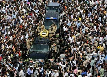 Χιλιάδες Αραβες αποχαιρέτισαν τον Μαχμούντ Νταρβίς