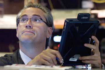 Στη «μέγγενη» πετρελαίου και πιστωτικής κρίσης οι αγορές σε Ευρώπη και ΗΠΑ