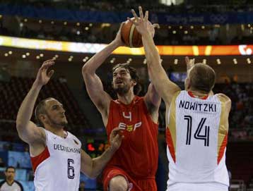 Aήττητη συνεχίζει η Ισπανία, κινδύνεψε η Κίνα από την Ανγκόλα