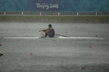 Κεραυνοί «ανέβαλαν» τους αγώνες σε κωπηλασία και κανόε καγιάκ