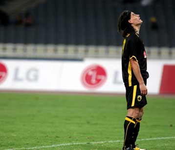 Σε μπελάδες η ΑΕΚ, ελαφρύ προβάδισμα πρόκρισης για τον Αρη