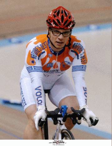 Να κερδίσει το… στοίχημα του Πεκίνου έχει βαλθεί ο Βολικάκης