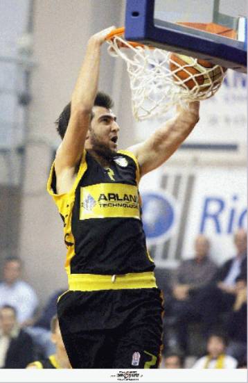 Πάει… πλατεία ο Ταπούτος, ανοιχτό το θέμα Τζάαμπερ