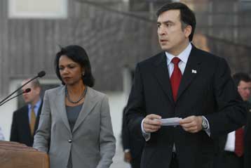 Υπέγραψε την εκεχειρία η Γεωργία, «αποχώρηση τώρα» λένε στους Ρώσους οι Αμερικανοί