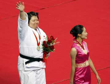 Η Τονγκ πήρε το χρυσό στα +78 και ο Ίσι στα +100 του τζούντο