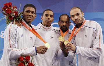 «Χρυσή» σε Αθήνα και Πεκίνο η Γαλλία στο ομαδικό ξίφους μονομαχίας ανδρών