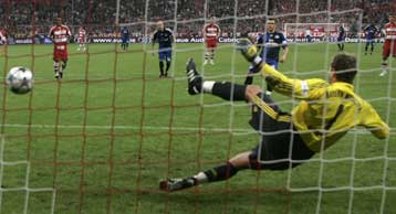 Με ισοπαλία μεταξύ Μπάγερν και Αμβούργου άνοιξε η αυλαία στην Γερμανία