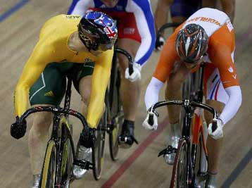 Αποκλείστηκαν οι Ελληνες ποδηλάτες Βολικάκης και Μαντζουράνης