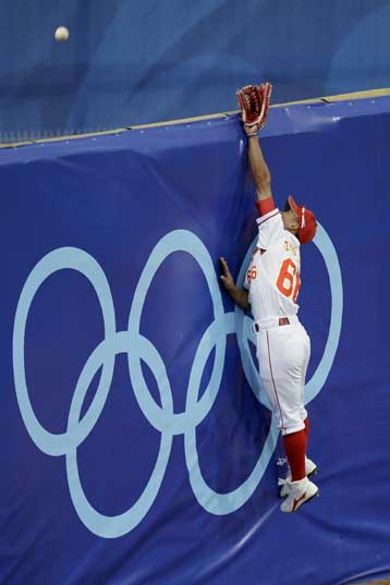 Νίκη για τις ΗΠΑ που «έπιασαν» την Ιαπωνία, πρωτοπορία της Κούβας στο μπέιζμπολ