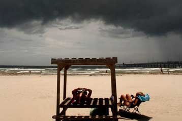 Σε κατάσταση εκτάκτου ανάγκης η Φλόριντα λόγω της τροπικής καταιγίδας «Φέι»