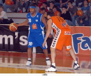 Δουλειά κι επιστροφή στην Ευρωλίγκα, υπόσχεται ο Κίκι Κλαρκ