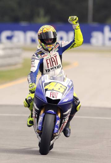 Προβάδισμα τίτλου πήρε ο Ρόσι στο Μπρνο μετά την πτώση του Στόνερ