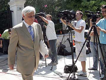 Τη δημιουργία νέων κέντρων υποδοχής μεταναστών ανακοίνωσε ο Πρ.Παυλόπουλος