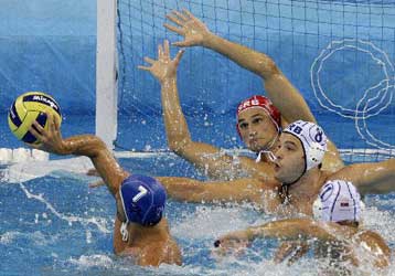 Κύριαρχες ΗΠΑ και Ουγγαρία συνεχίζουν για μετάλλιο