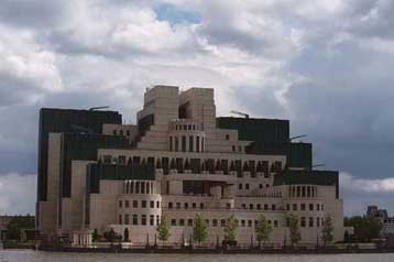 Στη στρατολόγηση ομοφυλοφίλων στους κλάδους της στρέφεται η βρετανική MI5