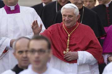 Σε αγώνα κατά του ρατσισμού καλεί ο Πάπας σε μια Ιταλία που «βράζει»