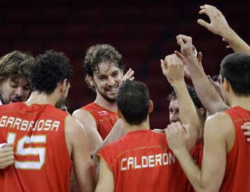 Πέρασε ως δεύτερη η Ισπανία και αντιμετωπίζει την Κροατία, άνετοι οι Αμερικανοί