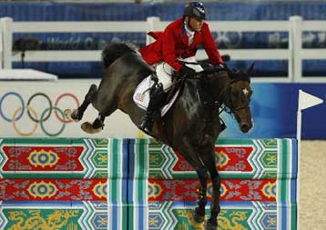 Στο… νήμα οι ΗΠΑ πήραν το χρυσό από τον Καναδά στην υπερπήδηση εμποδίων