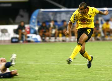 Με κορυφαίο τον Χουανφράν η ΑΕΚ ισόπαλη 1-1 με την Μπολόνια