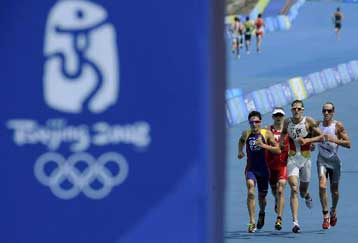 Το χρυσό μετάλλιο του τριάθλου στα χέρια του Φροντένο