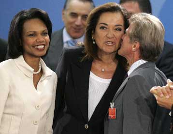 Στη συνέχιση του διαλόγου μεταξύ ΝΑΤΟ-Ρωσίας επιμένει η Ντόρα Μπακογιάννη