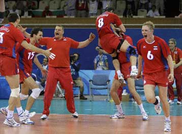 Oι ΗΠΑ έβγαλαν νοκ άουτ με 3-2 τη Σερβία, προκρίσεις για Ρωσία, Ιταλία και Βραζιλία