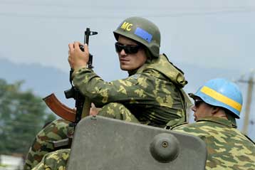 Συνεχίζεται με βραδείς ρυθμούς η αποχώρηση των ρωσικών δυνάμεων από τη Γεωργία