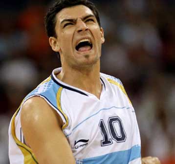 O σεβασμός του Τζινόμπιλι και τα καλά λόγια του Σκόλα