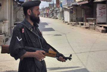 Πυραυλική επίθεση στο Πακιστάν με θύματα μουσουλμάνους εξτρεμιστές