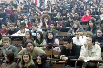 Επιχορήγηση 4,8 εκατ. ευρώ στα πανεπιστήμια για τα μεταπτυχιακά προγράμματα