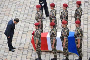 Απορρίπτει το NATO δημοσιεύματα για το θάνατο των Γάλλων στρατιωτών από φίλια πυρά