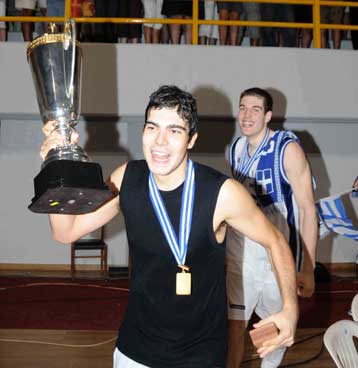 «Ερυθρόλευκος» και ο Σλούκας, 3 – 4 μήνες εκτός ο Ματσιγιάουσκας