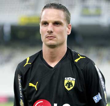 Νέα λαχτάρα με Μάχο στην ΑΕΚ, αιμάτωμα στο δεξί γόνατο