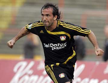 Mε «σφραγίδα» του Γκέκα, η Λεβερκούζεν πέρασε νικηφόρα από τη Στουτγάρδη