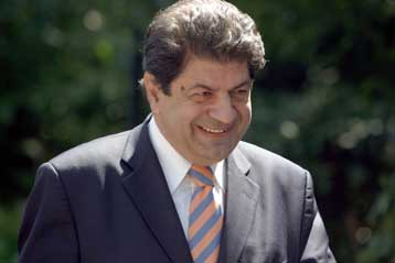 Δεν θα βρεθεί βουλευτής που θα ρίξει την κυβέρνηση, λέει ο Λ.Ζαγορίτης