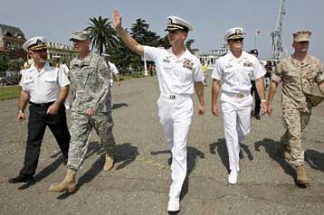 Στη Γεωργία το πρώτο αμερικανικό πολεμικό πλοίο με ανθρωπιστική βοήθεια