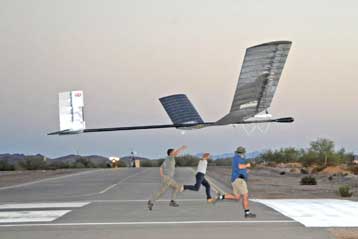 Ρεκόρ μη επανδρωμένης πτήσης πέτυχε ηλιακό αεροπλάνο