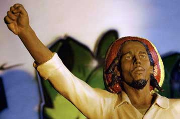 Αγαλμα του Μπομπ Μάρλεϊ στήθηκε σε σερβικό χωριό ως σύμβολο ειρήνης