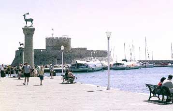 Ακτοπλοϊκό και υδροδότηση στο επίκεντρο της επίσκεψης Βουλγαράκη στη Ρόδο