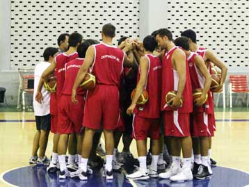 Λυμένα όλα τα προβλήματά σας, τόνισε ο Αγγελόπουλος στην «πρώτη» του Ολυμπιακού