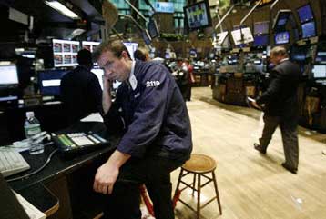 Μεγάλες απώλειες τη Δευτέρα στη Γουόλ Στριτ, πτώση και στην Ευρώπη