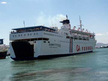 Βλάβη κράτησε το «Δημητρούλα» δεμένο στο λιμάνι των Λειψών